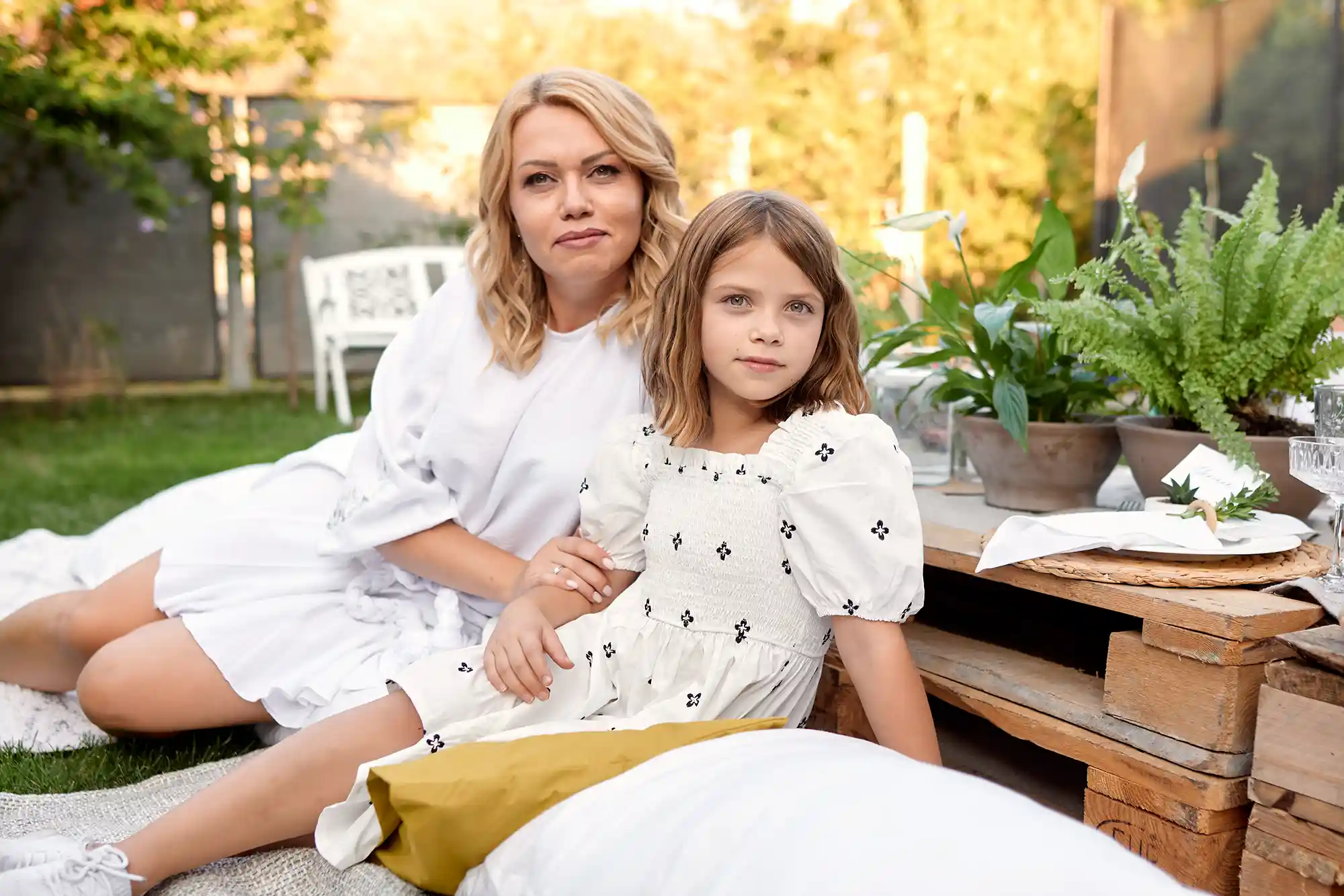 Capturing Elegance: A Chic Backyard Anniversary Celebration